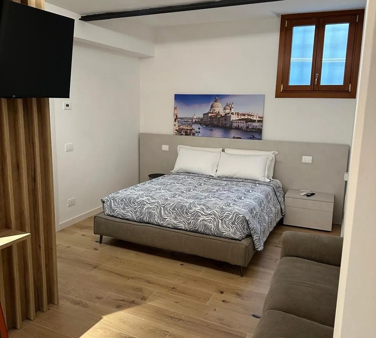 הקונטקטים של Levante House